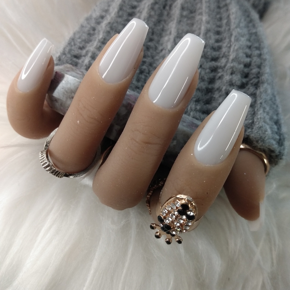 Press on nails (medium coffin)
